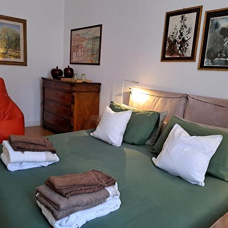 Casa Mari - Free Secure Parking, Breakfast, Private Bathroom, Wifi, Garden, Aircon, 3 Min Walk To Metro And Train Station ミラノ エクステリア 写真