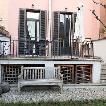 Casa Mari - Free Secure Parking, Breakfast, Private Bathroom, Wifi, Garden, Aircon, 3 Min Walk To Metro And Train Station ミラノ エクステリア 写真