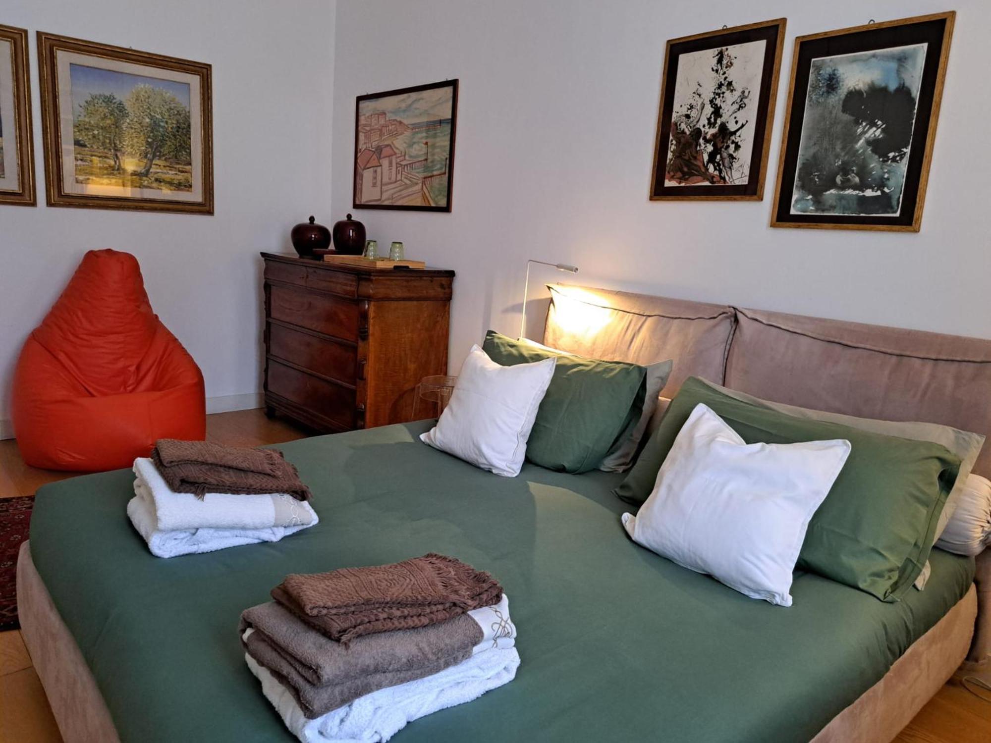 Casa Mari - Free Secure Parking, Breakfast, Private Bathroom, Wifi, Garden, Aircon, 3 Min Walk To Metro And Train Station ミラノ エクステリア 写真