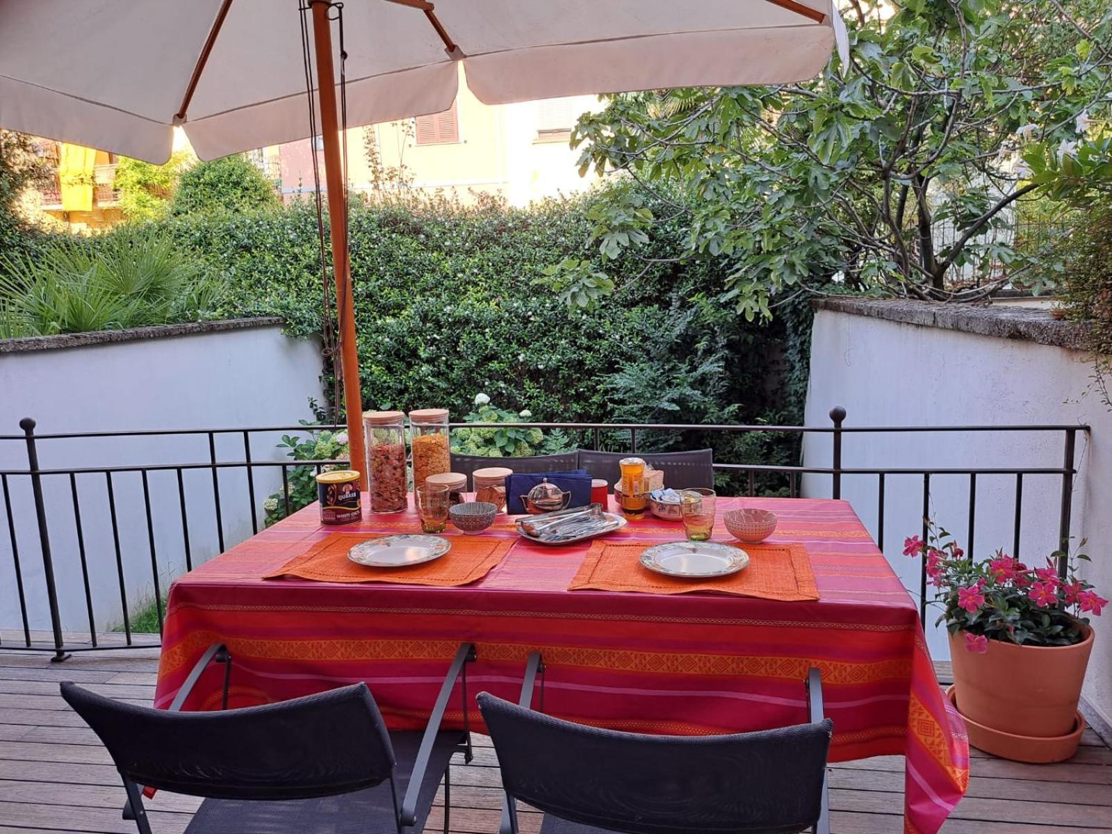 Casa Mari - Free Secure Parking, Breakfast, Private Bathroom, Wifi, Garden, Aircon, 3 Min Walk To Metro And Train Station ミラノ エクステリア 写真