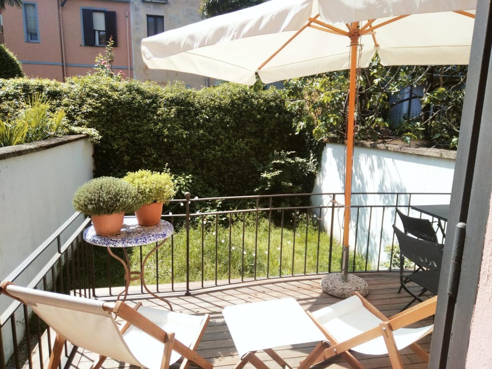 Casa Mari - Free Secure Parking, Breakfast, Private Bathroom, Wifi, Garden, Aircon, 3 Min Walk To Metro And Train Station ミラノ エクステリア 写真