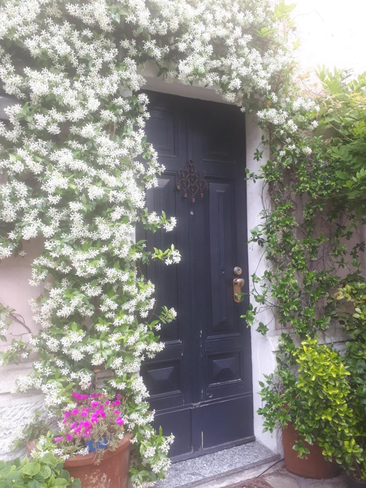 Casa Mari - Free Secure Parking, Breakfast, Private Bathroom, Wifi, Garden, Aircon, 3 Min Walk To Metro And Train Station ミラノ エクステリア 写真